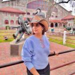 Sonali Kulkarni Instagram - Temptation of shopping n wearing the cowboy hat 🎩 when in Texas,be like a Texan.. Thanks @ananyavsathe for these lovely clicks 🤗 #stockyards#texas#usa🇺🇸 #travelgram #traveldiaries Stockyards FortWorth Texas