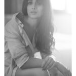Sonali Kulkarni Instagram - I tumble upon life every day.. I get scared every day.. I have deadlines every day.. I get challenged every day.. I feel happy.. emotional.. terrible.. hopeful.. rejected every day.. But I have courage to pick up myself every day ! I have need to care for my loved ones every day ! I don’t worry about the expectations others have from me.. but I have my own need to love my close ones.. I choose not to feel accused.. I choose being myself and I choose trusting all the people in my life.. for they have made me who I am.. I’m grateful to all of you for being there, for contributing little and big in my life.. I value myself and I value each one of you ♥️ Happy women’s day 🌈 📸 @tejasnerurkarr Styling @prachethestylist 😘