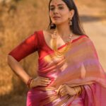 Sonali Kulkarni Instagram – मी मजं हरपूनं … 

Styled by : @prachethestylist 
Assisted by : @styledby_bhakti 
Saree : @hutsandlooms 
Coordinator: @sujeetyadav4058 
📸 : @kaustubh_gokhale