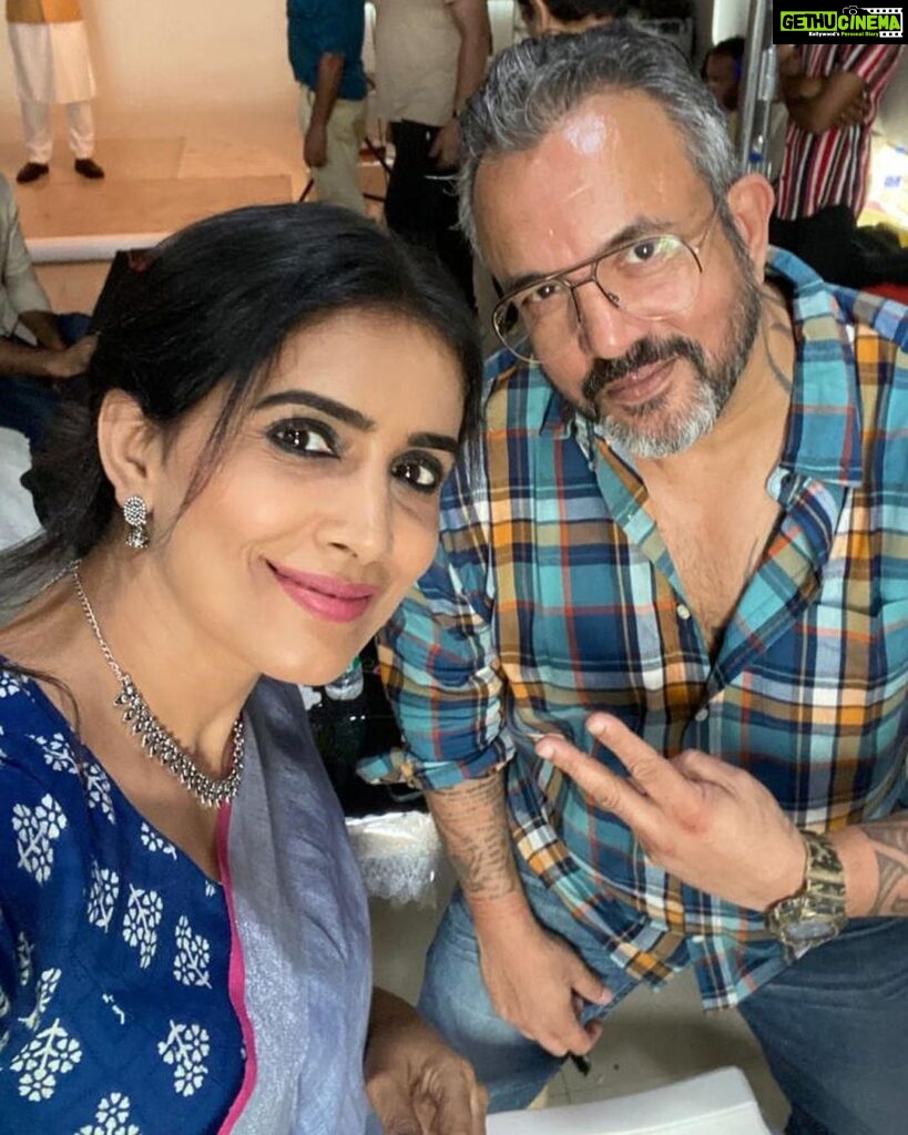 Sonali Kulkarni Instagram - Apoorva Lakhia He is Robinhood.. helps each n every soul around him unconditionally.. Always surrounded with people who LOVE him, care for him majorly.. A man of his word.. man of discipline.. absolutely my kinda zone ❤️ loves food, loves cinema and simply loves people.. it's been a while I have seen such a vibrant and passionate leader 🤗 I'll never forget the first day of my shoot with Apoo.. flowers, gifts and a hand written note 🥺 and that twinkle in his eyes filled with trust and curiosity for how you are going to perform.. With each passing day in our schedules - I kept feeling more and more touched with his honest and crystal clear communication ! Thanks for everything Apoo.. for welcoming me so warmly in your team 🤗 more power for the way you want to design your life - tasteful, sporting and sky-full .. Avantika Shroff will take as many bullets for you..🤩 Wishing you super success for everything you do.. tumhara aur big big pictures- AAVA DE !!!! 😎😎🐶🐕🤩😍😍 Watch #crackdown2 only on @officialjiocinema #Crackdown2 #Crackdown2OnJioCinema #JioCinema