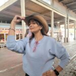 Sonali Kulkarni Instagram - Shades, caps, specs, hat or none of it.. what do you think.. which look works 😇 #usatour #whitelilyandnightrider