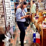Sonali Kulkarni Instagram - Temptation of shopping n wearing the cowboy hat 🎩 when in Texas,be like a Texan.. Thanks @ananyavsathe for these lovely clicks 🤗 #stockyards#texas#usa🇺🇸 #travelgram #traveldiaries Stockyards FortWorth Texas