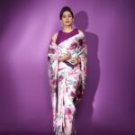 Sonali Kulkarni Instagram – हसीन दिलरूबा … 

Styled by : @prachethestylist 
Assisted by : @styledby_bhakti @mansixix
Saree by : @moresha_sameera_dalvi 
Makeup : @u.upendra1982 
Hair : @bhaktiborade_hairstylist 
📸 : @shrutiibagwe