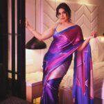 Sonali Kulkarni Instagram – 💜💜

Styled by – @prachethestylist 
Assisted by – @styledby_bhakti @stylistmanasi 
Saree – @shantibanaras
Managed by – @elevate_promotions 
Jewlery – @minerali_store 
Hair – @bhaktiborade_hairstylist
Makeup – @vrushti_harkare
📸- @shrutisbagwe