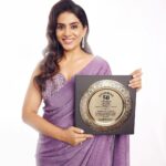Sonali Kulkarni Instagram - So happy 😇 Solid boost.. Thank you Stardust 😍 Promise, I’ll keep up the good work ⭐️ #stardustawards #stardustawards2023