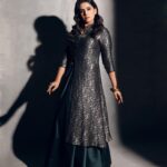 Sonali Kulkarni Instagram – हा खेळ सावल्यांचा…. 

Styled by : @prachethestylist 
Assisted by : @styledby_bhakti @mansixix
Outfit : @moresha_sameera_dalvi 
Jewley : @keiyura_jewelry @pinklanebyrashi
Managed by : @offbeatmediain
Makeup : @u.upendra1982 
Hair : @bhaktiborade_hairstylist
📸: @shruu_t