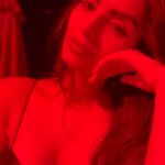 Sonali Raut Instagram - 🖤🖤❣️❣️ #love #feel #black #blackmagic #sonaliraut
