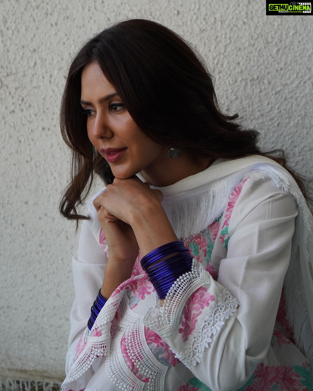 Sonam Bajwa Instagram - Godday Godday Cha 🤍 Releasing Worldwide 26th May 2023