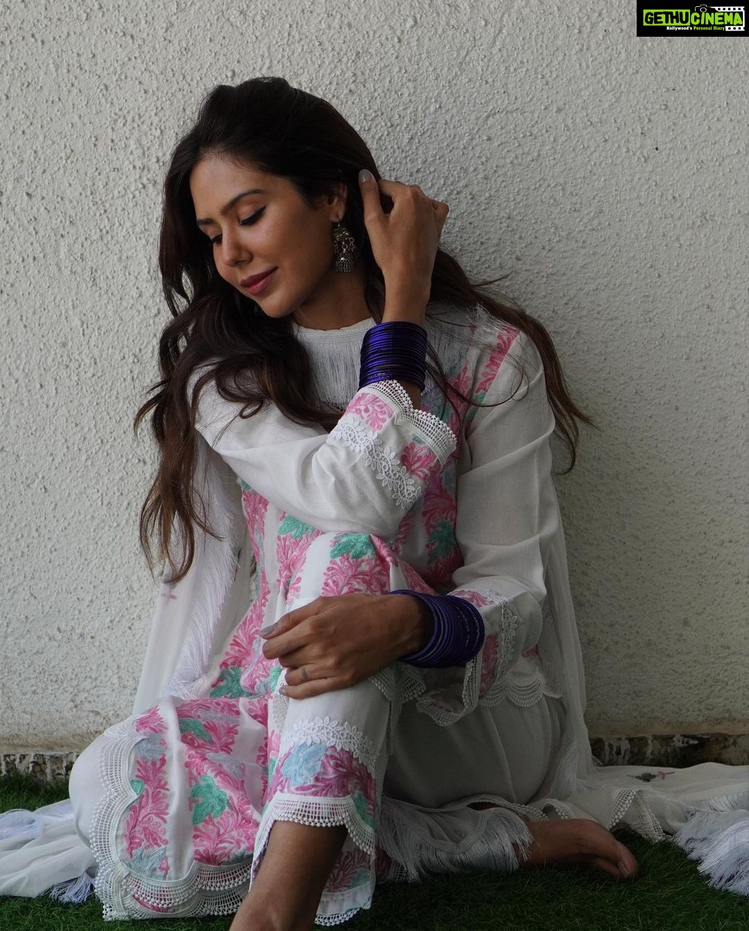 Sonam Bajwa Instagram - Godday Godday Cha 🤍 Releasing Worldwide 26th May 2023