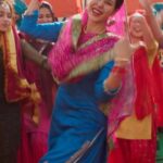 Sonam Bajwa Instagram - Baraat vich bibiyan aayia ne...Giddha te Bhangra behisaab painge💃🏻💃🏻 #AllarhanDe song out Tomorrow #GoddayGoddayChaa releasing worldwide on 26th May! @zeestudiosofficial @vhentertainmentofficial @vijaycam @jagdeepsidhu3 @sonambajwa @taniazworld @gitajbindrakhia @gurjazz @sohisardar @simran_bhardwajofficial @itskrajofficial @nirmalrishiofficial @officialrupinder_rupi @gurpreetkaur.bhangu.5 @iseemakaushal @balwinder_bullet @amritamby @mintukapaofficial @raimanveer @gurdilparas @dimpyo @designer.nitasha @iamrommyarts @jatindersingh811 @rajinderkumargagahar @tipspunjabi @tips @kumartaurani @iamkrutimahesh #NachattarGill @kaptaan__1010
