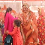 Sonam Bajwa Instagram - Behind the scenes of Sakhiye Saheliye ❤️❤️ So much fun doing this song with all these wonderful ladies #GoddayGoddayChaa releasing worldwide on 26th May! @zeestudiosofficial @vhentertainmentofficial @vijaycam @jagdeepsidhu3 @sonambajwa @taniazworld @gitajbindrakhia @gurjazz @sohisardar @simran_bhardwajofficial @itskrajofficial @nirmalrishiofficial @officialrupinder_rupi @gurpreetkaur.bhangu.5 @iseemakaushal @balwinder_bullet @amritamby @mintukapaofficial @raimanveer @gurdilparas @dimpyo @designer.nitasha @iamrommyarts @jatindersingh811 @rajinderkumargagahar @shariq_patel @tipspunjabi @tips @kumartaurani