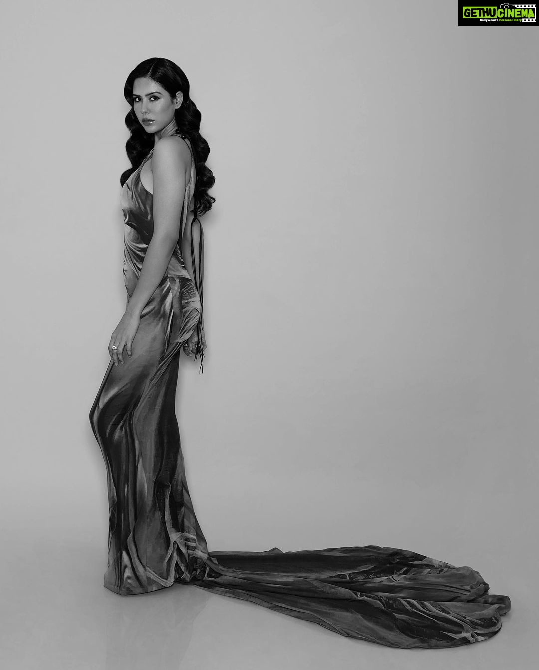 Sonam Bajwa Instagram 🤍🤍🤍 Gethu Cinema