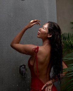 Sonam Bajwa Instagram - 🌹🌹🌹
📸 @aviraj