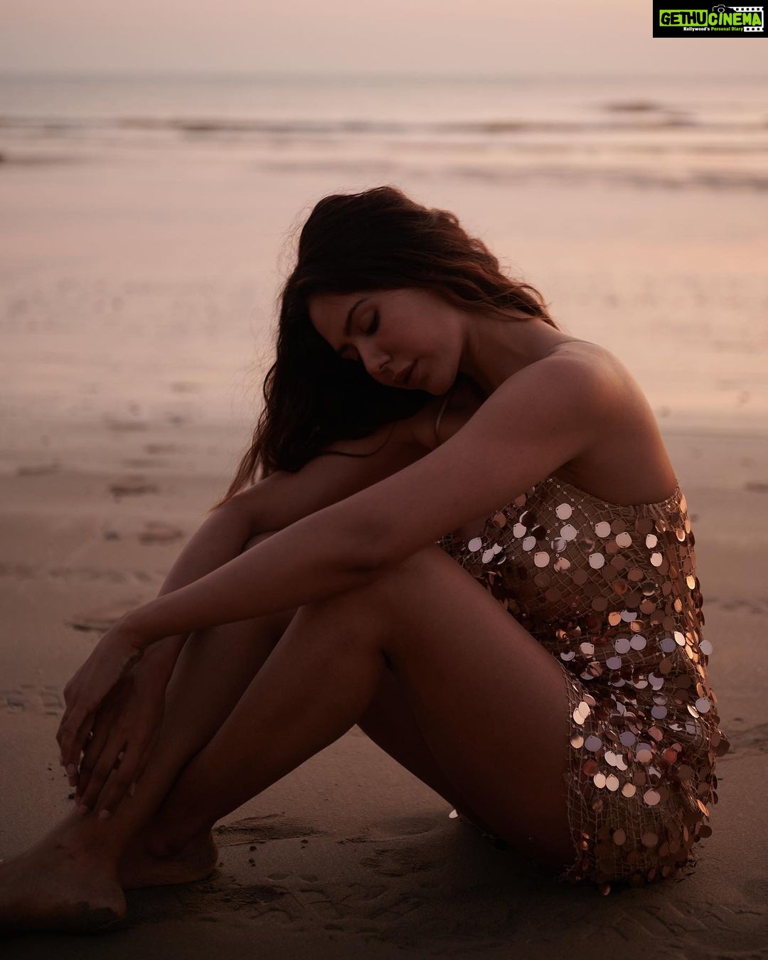Sonam Bajwa Instagram - This evening was surreal ✨ so beautifully captured by @aviraj and Believe it or not these pictures are absolutely raw , untouched and unedited. This entire shoot we decided to stick to this approach and I am so glad we chose that 🤍