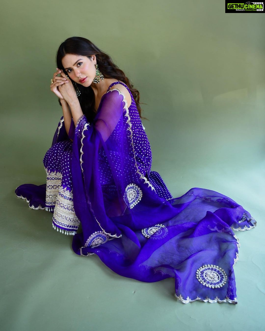 Sonam Bajwa Instagram For the promotions of ‘Entertainers’ tour at