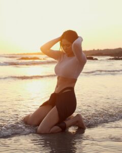 Sonam Bajwa Instagram - Sunsets…. Back with @aviraj 📸