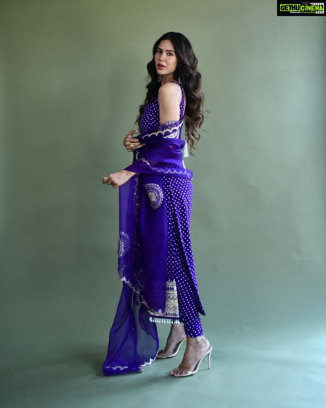 Sonam Bajwa Instagram - 💜💜 USA aaleyo kich lo tayari….