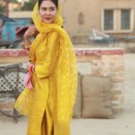 Sonam Bajwa Instagram - Godday Godday Cha ❤️ Running super successfully all over the world 🤍