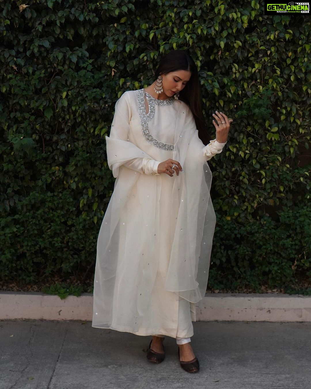 Sonam Bajwa Instagram - It’s a beautiful morning 🤍