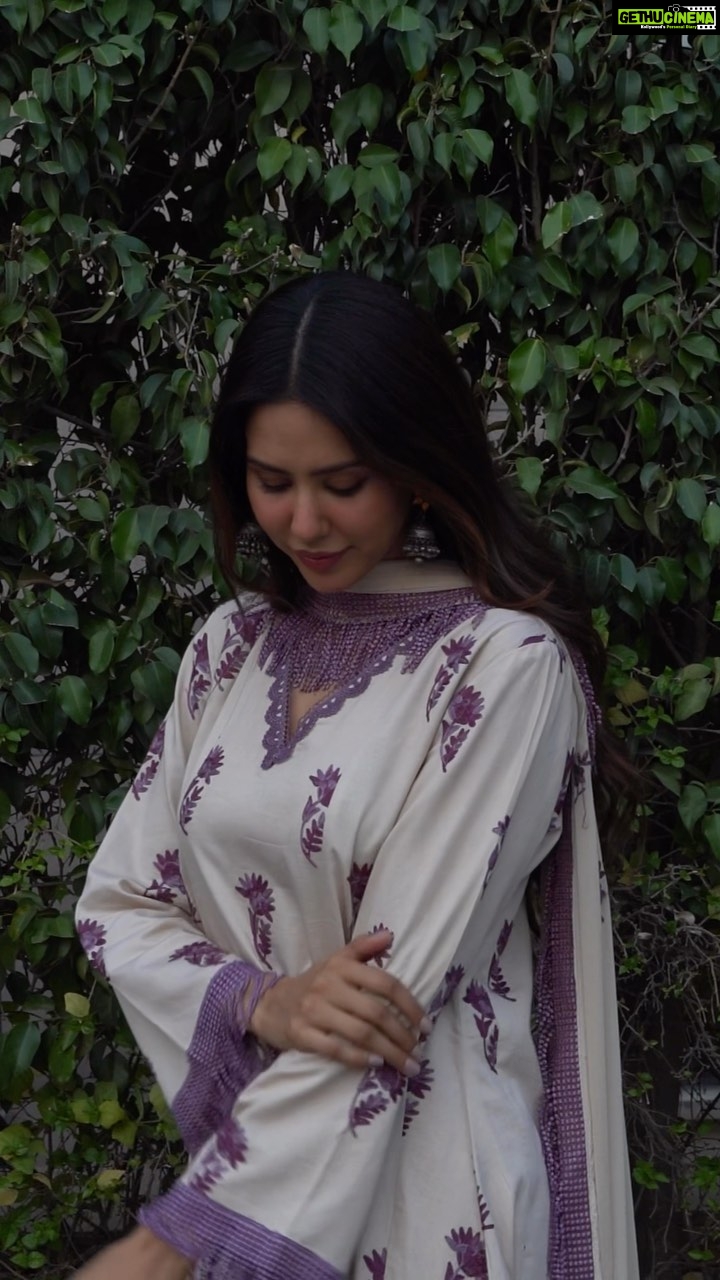 Sonam Bajwa Instagram - These lines and this voice πΆπ€