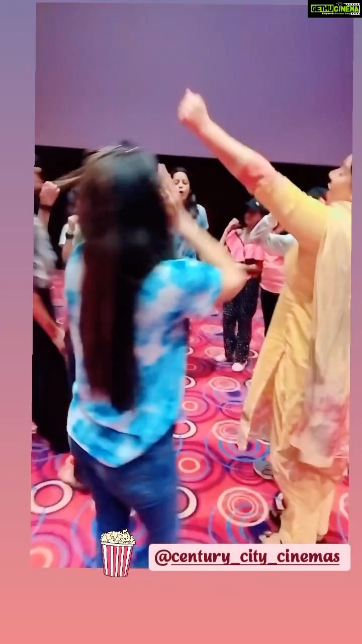 Sonam Bajwa Instagram - Wow wow wow Godday Godday Cha running super successfully in the second week ❤️ Enjoy with your loved ones