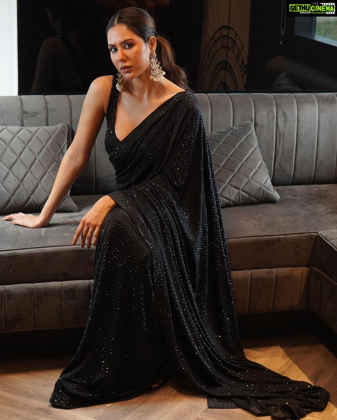 Sonam Bajwa Instagram - 🖤🖤 🖤 Wearing @itrhofficial