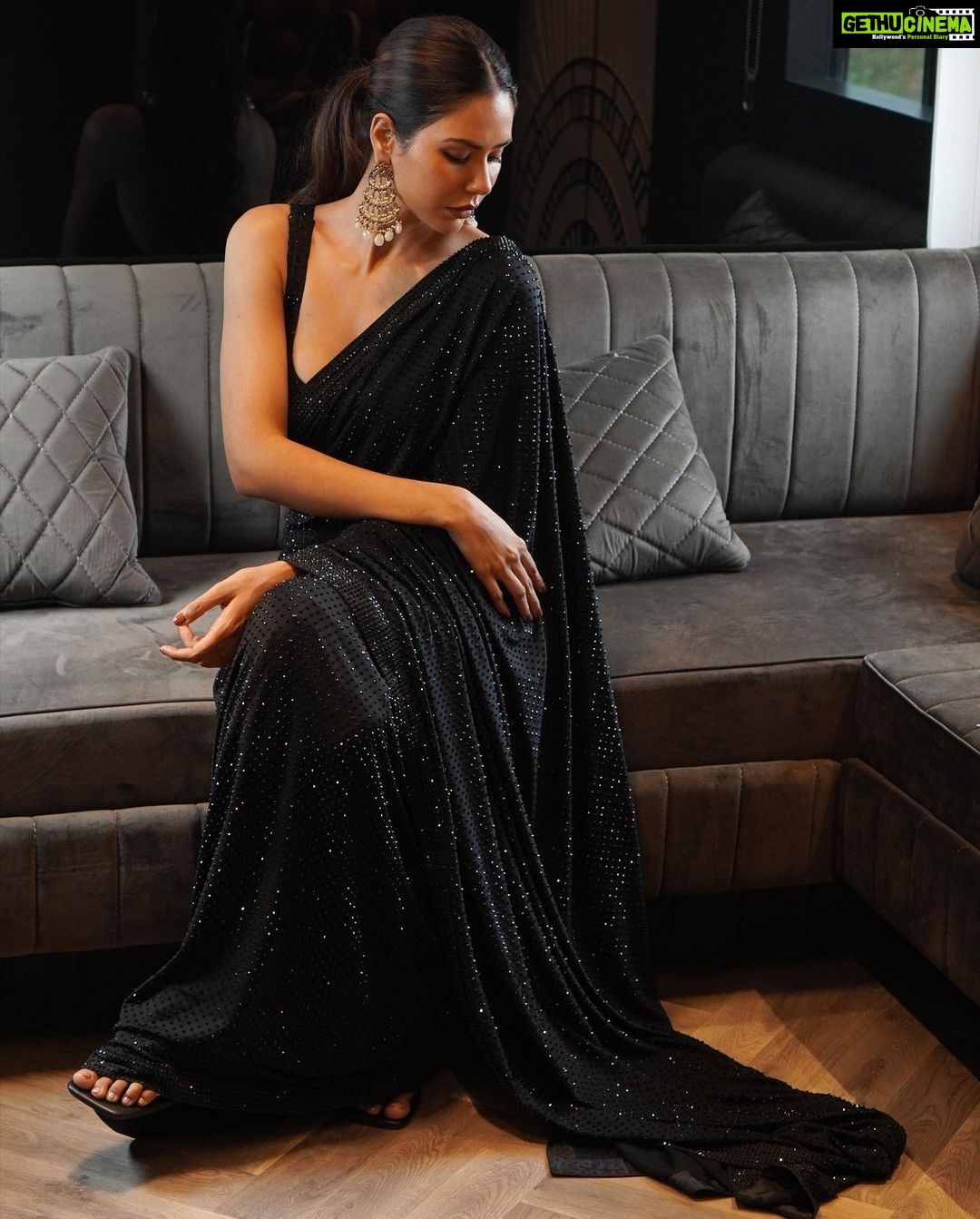 Sonam Bajwa Instagram - 🖤🖤 🖤 Wearing @itrhofficial