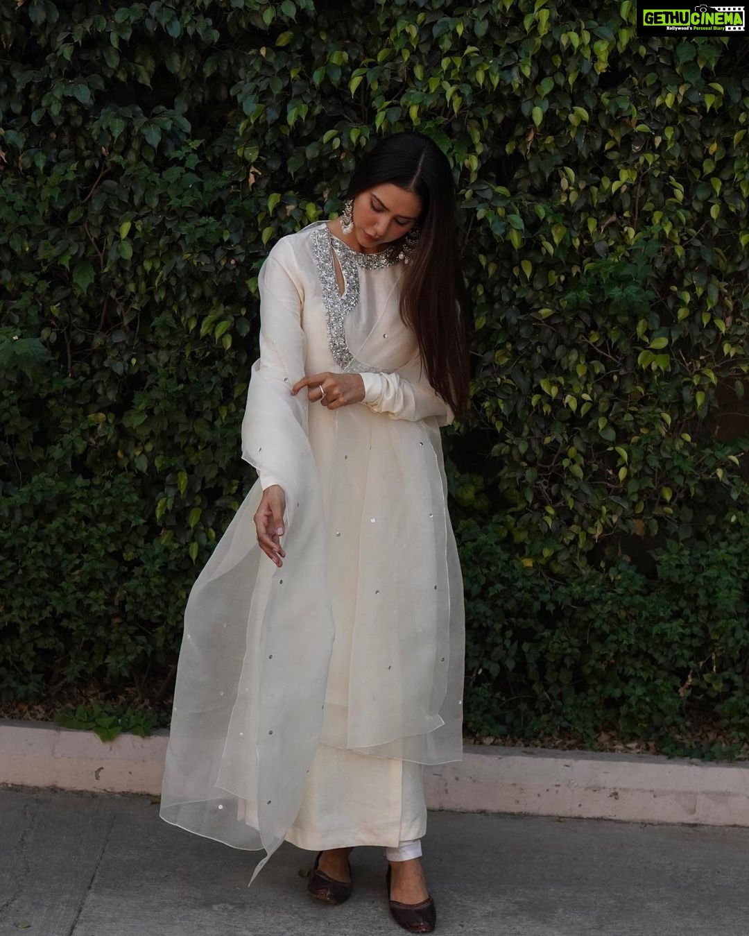 Sonam Bajwa Instagram - It’s a beautiful morning 🤍
