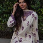 Sonam Bajwa Instagram - Last 10 days of 2022…. Grateful for all that happened and that which didn’t happen this year 🌸