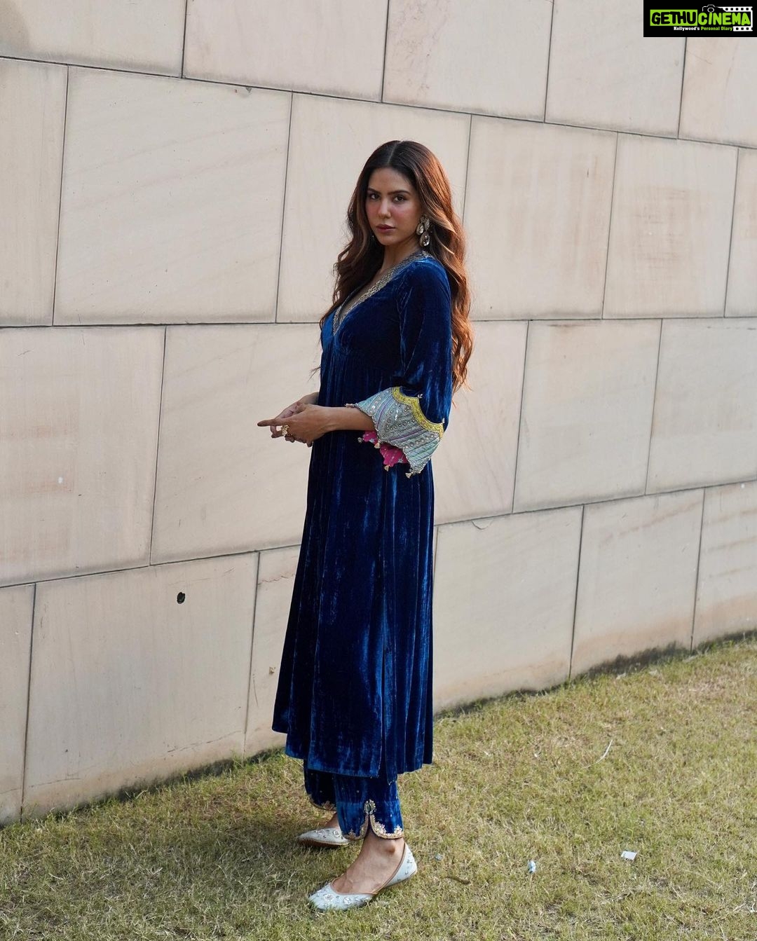 Sonam Bajwa Instagram - Wearing @rajiramniq Earrings @amamajewels Hair @hairbyharrybajwa