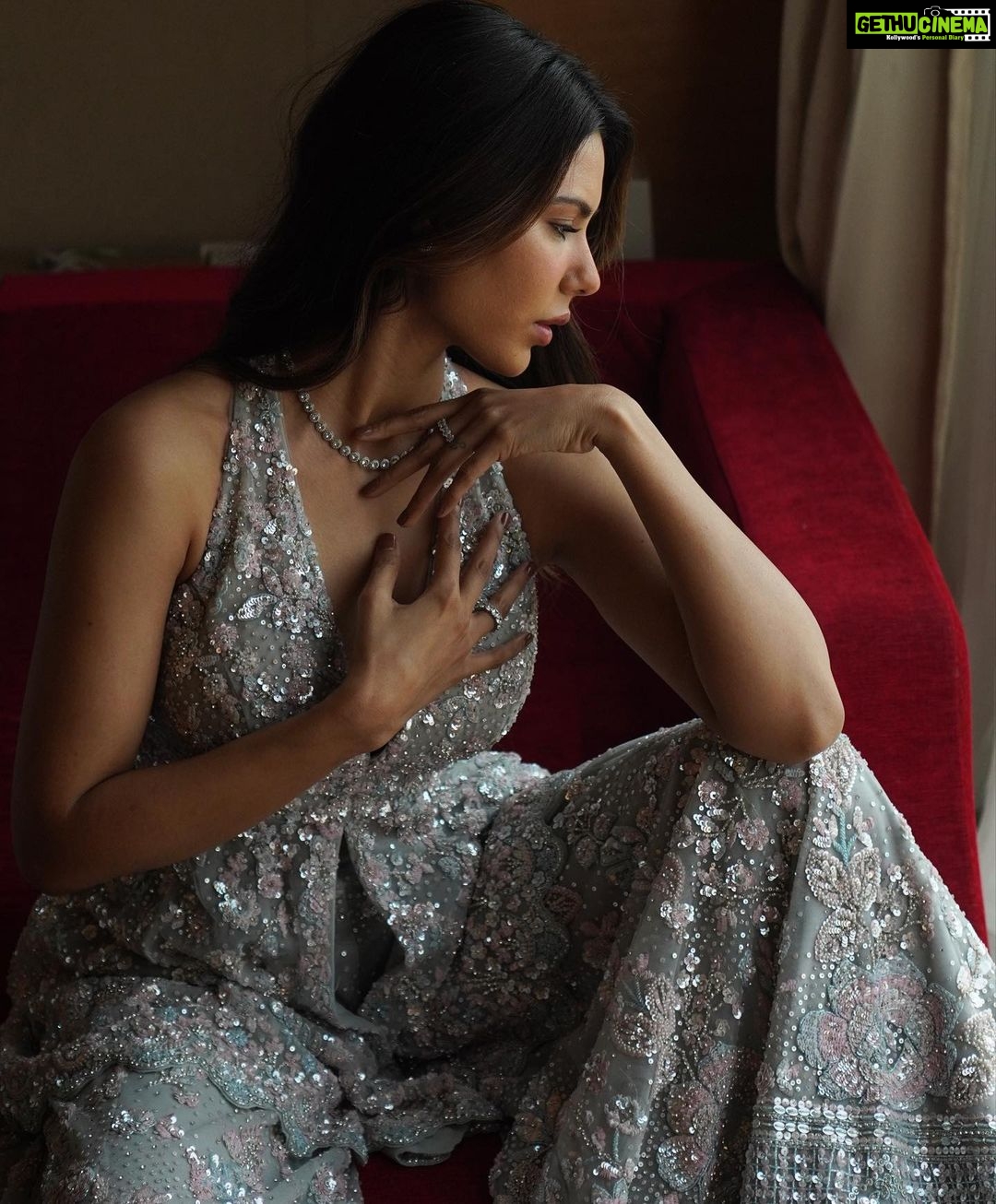 Sonam Bajwa Instagram - Wearing @seemagujraldesign Hair @hairbyharrybajwa