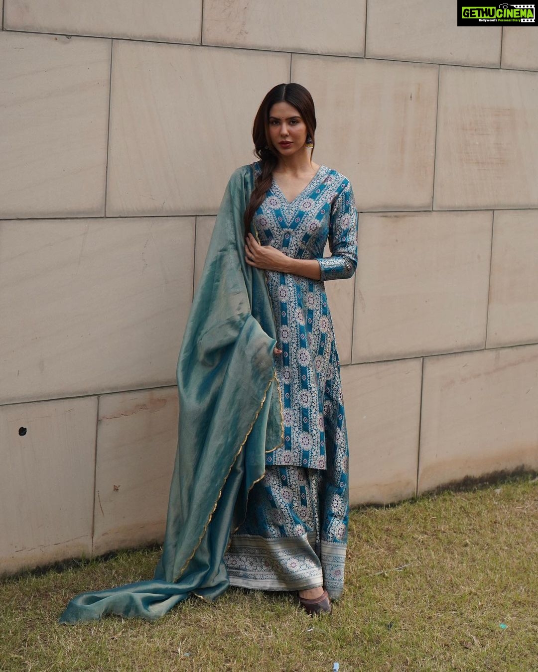 Sonam Bajwa Instagram - Wearing @mimamsaa 🦋 Hair @hairbyharrybajwa