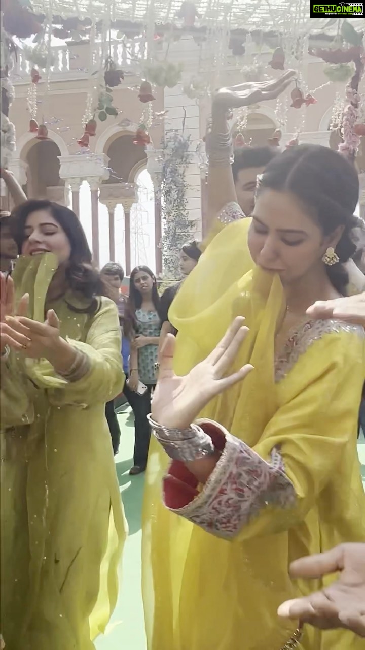 Sonam Bajwa Instagram - Godday Godday Cha 4 days to go Releasing worldwide 26th May ❤️❤️❤️❤️