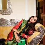 Sonam Kapoor Instagram - You can never go wrong with a little old-fashioned class. Publication: @lifestyleasiaindia @lsa.arena Editor-in-chief: Rahul Gangwani (@rahulgangs_) Photographer: The House Of Pixels (@thehouseofpixels) Stylist: Devanshi Tuli (@devanshi.15) Hair and Make-up: Namrata Soni (@namratasoni), assisted by Mehvish Majithia (@mehvish.majithia) Shoot production: Mayukh Majumdar (@mayuxkh) Talent Management: Neha Gadhwalla Mir (@neeha7) All looks: Gucci (@gucci)