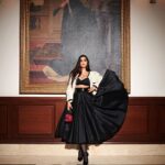Sonam Kapoor Instagram - You can never go wrong with a little old-fashioned class. Publication: @lifestyleasiaindia @lsa.arena Editor-in-chief: Rahul Gangwani (@rahulgangs_) Photographer: The House Of Pixels (@thehouseofpixels) Stylist: Devanshi Tuli (@devanshi.15) Hair and Make-up: Namrata Soni (@namratasoni), assisted by Mehvish Majithia (@mehvish.majithia) Shoot production: Mayukh Majumdar (@mayuxkh) Talent Management: Neha Gadhwalla Mir (@neeha7) All looks: Gucci (@gucci)