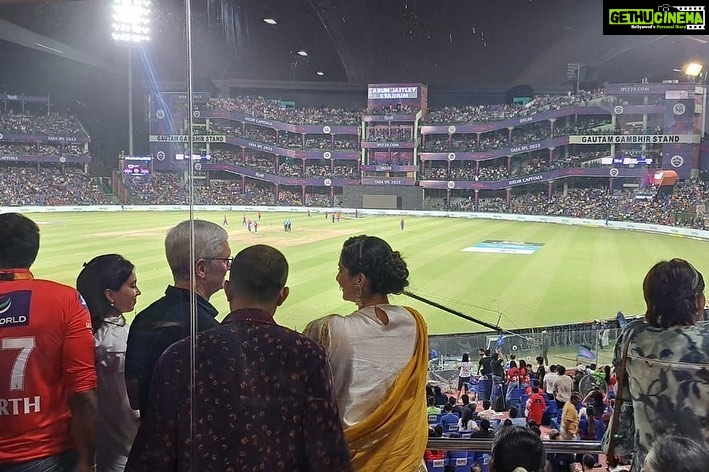 Sonam Kapoor Instagram - #TimCook and entire @apple team - we hope you’ve had a lovely stay here and leave encouraged and positive on Apple’s outlook in the country. We’re so grateful for the care and attention you’ve given to creating your signature world class experience here. 🙏 @anandahuja Delhi, India