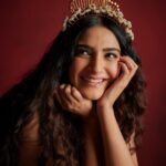 Sonam Kapoor Instagram - Worked with some of my favorite designers for the 15th Anniversary Cover Shoot Of Grazia. Forever in awe of these artists! Featured here: @rahulmishra_7 @abujanisandeepkhosla @anamikakhanna.in @suhanipittie Photograph: Avani Rai Fashion Director: Pasham Alwani Words: Mehernaaz Dhondy Hair and Make-up: Namrata Soni Assisted by (styling): Nishtha Parwani, Nahid Nawaaz Production Assistant: Yusuf Lokhandwala @graziaindia