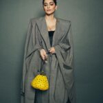 Sonam Kapoor Instagram - Such a stunning @apple store launched in Bombay. But was most impressed with the members that are a part of the Apple leadership and the team that they’ve built. Kudos to the company. Outfit : @junyawatanabe Earrings : @gehnajewellers1 and @amrapalijewels Rings : @gehnajewellers1 @amrapalijewels @goldsmiths_jewellery Shoes : @sergiorossi Bag : @louisvuitton X @yayoikusama_ Make up and Hair : @namratasoni Styling : @rheakapoor @manishamelwani @abhilashatd Styling assistants : @aashjain_ @fusionandfashion07 Photography : @thehouseofpixels #apple #encouragethearts Mumbai, Maharashtra