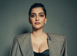 Sonam Kapoor Instagram - Such a stunning @apple store launched in Bombay. But was most impressed with the members that are a part of the Apple leadership and the team that they’ve built. Kudos to the company. Outfit : @junyawatanabe Earrings : @gehnajewellers1 and @amrapalijewels Rings : @gehnajewellers1 @amrapalijewels @goldsmiths_jewellery Shoes : @sergiorossi Bag : @louisvuitton X @yayoikusama_ Make up and Hair : @namratasoni Styling : @rheakapoor @manishamelwani @abhilashatd Styling assistants : @aashjain_ @fusionandfashion07 Photography : @thehouseofpixels #apple #encouragethearts Mumbai, Maharashtra