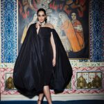 Sonam Kapoor Instagram - Changed for the after party in custom @ashistudio and custom @amrapalijewels Earrings @estaagems Shoes @gianvitorossi STYLE @rheakapoor Beauty @namratasoni Hair @bbhiral 📸 @thehouseofpixels