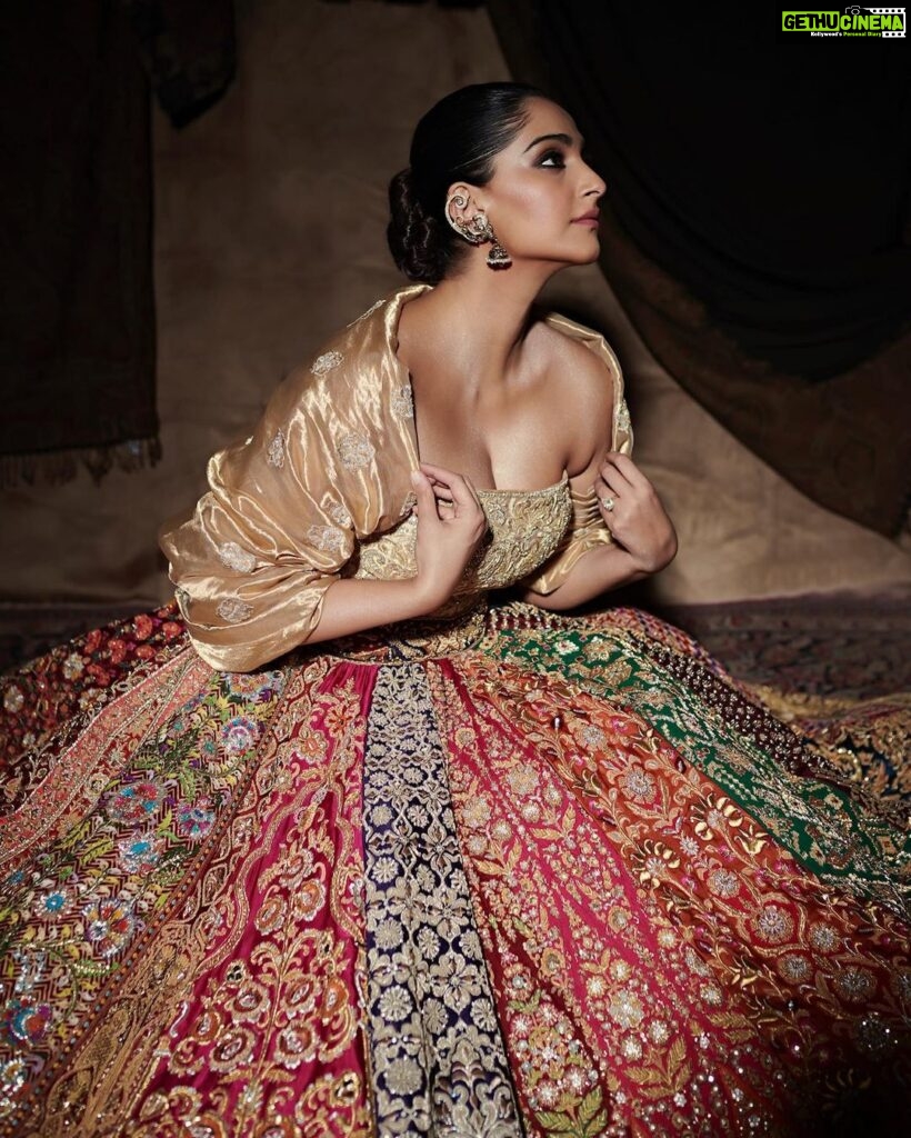 Sonam Kapoor Instagram - Wearing and representing my fairy godfathers @abujanisandeepkhosla who were the first people to ever dress me for my very first appearance. This lehenga is also seen at the fabulous @nmacc.india It has 20 unique panels of embroidery representing 25 years of the brilliant @abujani1 and @sandeepkhosla . Love you both ❤️ Style @rheakapoor @abhilashatd Earrings @amrapalijewels Beauty @namratasoni Hair @bbhiral 📸 @thehouseofpixels BKC