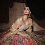 Sonam Kapoor Instagram - Wearing and representing my fairy godfathers @abujanisandeepkhosla who were the first people to ever dress me for my very first appearance. This lehenga is also seen at the fabulous @nmacc.india It has 20 unique panels of embroidery representing 25 years of the brilliant @abujani1 and @sandeepkhosla . Love you both ❤️ Style @rheakapoor @abhilashatd Earrings @amrapalijewels Beauty @namratasoni Hair @bbhiral 📸 @thehouseofpixels BKC