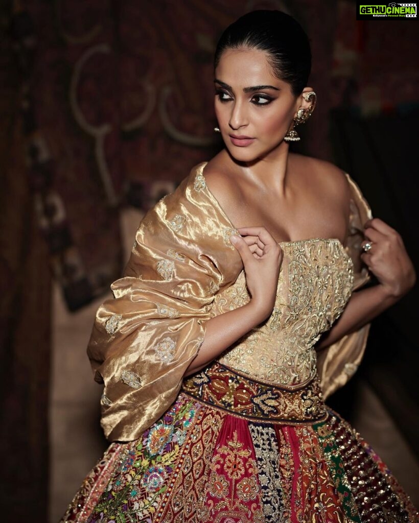 Sonam Kapoor Instagram - Wearing and representing my fairy godfathers @abujanisandeepkhosla who were the first people to ever dress me for my very first appearance. This lehenga is also seen at the fabulous @nmacc.india It has 20 unique panels of embroidery representing 25 years of the brilliant @abujani1 and @sandeepkhosla . Love you both ❤️ Style @rheakapoor @abhilashatd Earrings @amrapalijewels Beauty @namratasoni Hair @bbhiral 📸 @thehouseofpixels BKC
