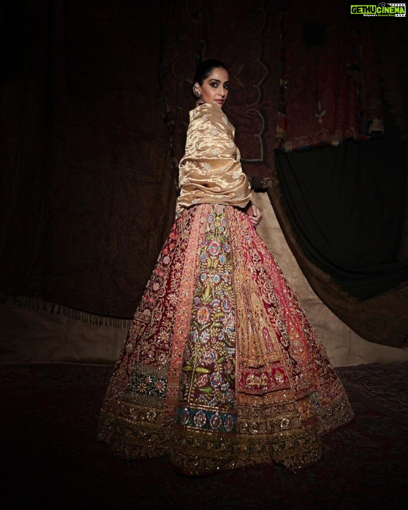 Sonam Kapoor Instagram - Wearing and representing my fairy godfathers @abujanisandeepkhosla who were the first people to ever dress me for my very first appearance. This lehenga is also seen at the fabulous @nmacc.india It has 20 unique panels of embroidery representing 25 years of the brilliant @abujani1 and @sandeepkhosla . Love you both ❤️ Style @rheakapoor @abhilashatd Earrings @amrapalijewels Beauty @namratasoni Hair @bbhiral 📸 @thehouseofpixels BKC