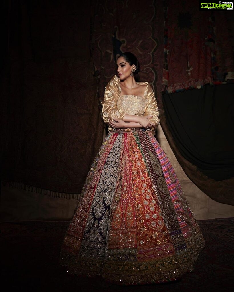 Sonam Kapoor Instagram - Wearing and representing my fairy godfathers @abujanisandeepkhosla who were the first people to ever dress me for my very first appearance. This lehenga is also seen at the fabulous @nmacc.india It has 20 unique panels of embroidery representing 25 years of the brilliant @abujani1 and @sandeepkhosla . Love you both ❤️ Style @rheakapoor @abhilashatd Earrings @amrapalijewels Beauty @namratasoni Hair @bbhiral 📸 @thehouseofpixels BKC