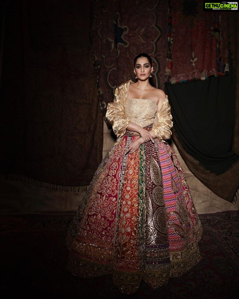 Sonam Kapoor Instagram - Wearing and representing my fairy godfathers @abujanisandeepkhosla who were the first people to ever dress me for my very first appearance. This lehenga is also seen at the fabulous @nmacc.india It has 20 unique panels of embroidery representing 25 years of the brilliant @abujani1 and @sandeepkhosla . Love you both ❤️ Style @rheakapoor @abhilashatd Earrings @amrapalijewels Beauty @namratasoni Hair @bbhiral 📸 @thehouseofpixels BKC