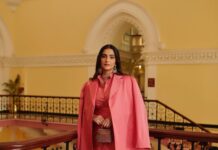 Sonam Kapoor Instagram - So excited to welcome Dior to India, showcasing the incomparable craft of our country and sharing it with the world. Outfit @dior @mariagraziachiuri Jewels @thegempalace Pearls vintage @kapoor.sunita Styled by @nikhilmansata Beauty @namratasoni 📸 @thehouseofpixels #diorfall23 The Taj Mahal Palace, Mumbai