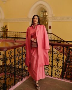 Sonam Kapoor Instagram - So excited to welcome Dior to India, showcasing the incomparable craft of our country and sharing it with the world. 

 

Outfit @dior @mariagraziachiuri 
Jewels @thegempalace 
Pearls vintage @kapoor.sunita 
Styled by @nikhilmansata 
Beauty @namratasoni 
📸 @thehouseofpixels 

#diorfall23