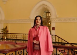 Sonam Kapoor Instagram - So excited to welcome Dior to India, showcasing the incomparable craft of our country and sharing it with the world. Outfit @dior @mariagraziachiuri Jewels @thegempalace Pearls vintage @kapoor.sunita Styled by @nikhilmansata Beauty @namratasoni 📸 @thehouseofpixels #diorfall23 The Taj Mahal Palace, Mumbai
