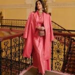 Sonam Kapoor Instagram - So excited to welcome Dior to India, showcasing the incomparable craft of our country and sharing it with the world. Outfit @dior @mariagraziachiuri Jewels @thegempalace Pearls vintage @kapoor.sunita Styled by @nikhilmansata Beauty @namratasoni 📸 @thehouseofpixels #diorfall23 The Taj Mahal Palace, Mumbai
